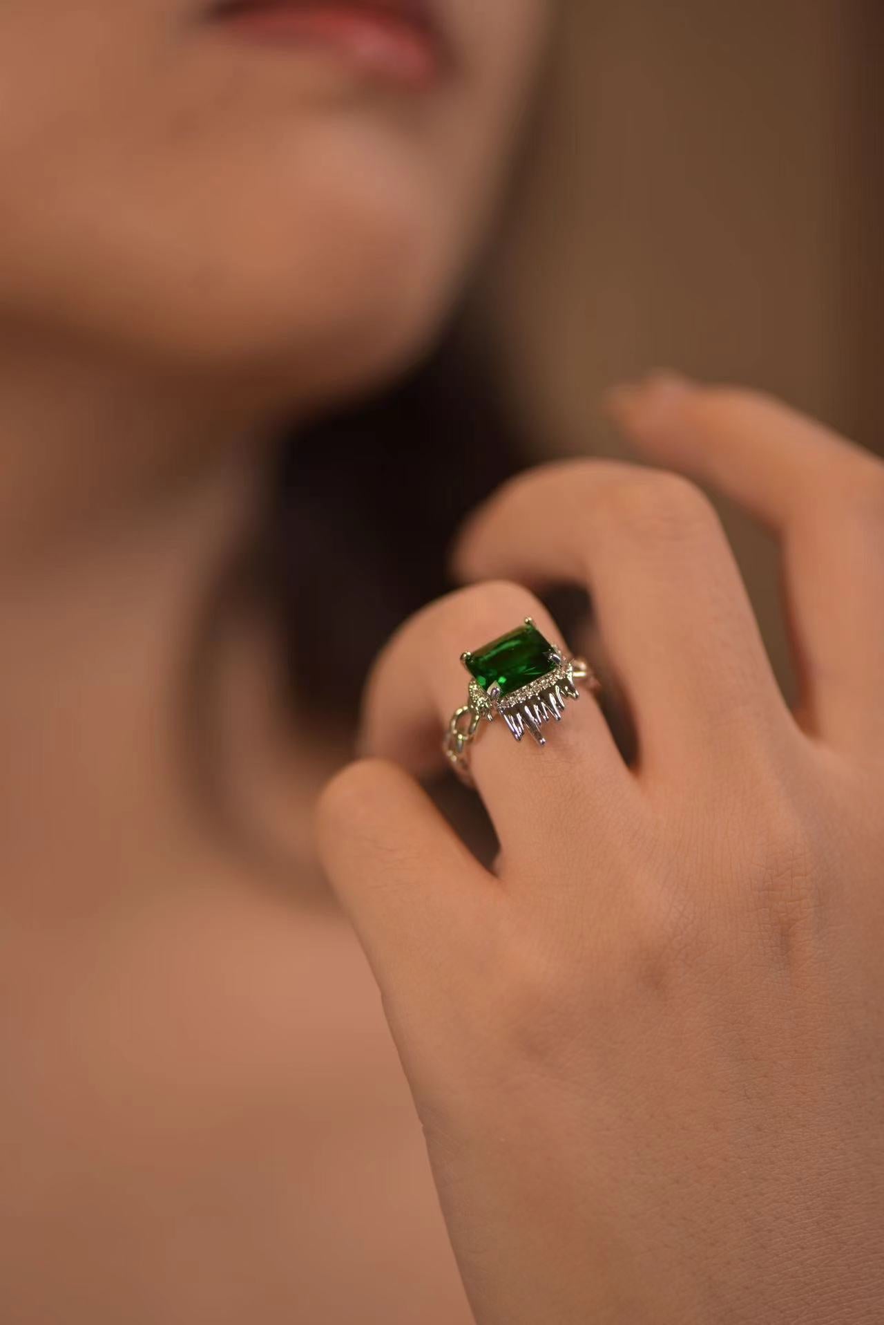 SQUARE GREEN CRYSTAL CROWN BAND RING