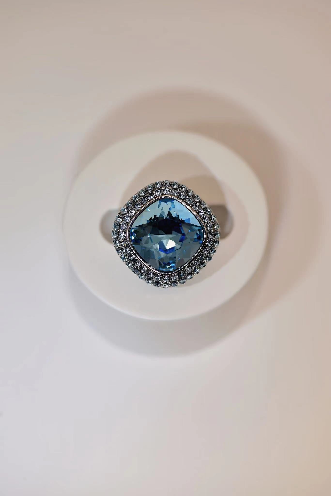 BLUE SQUARE CRYSTAL RING