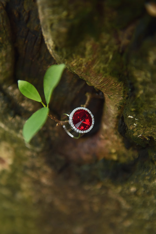 PASSION SPLENDOR RED CRYSTAL RING